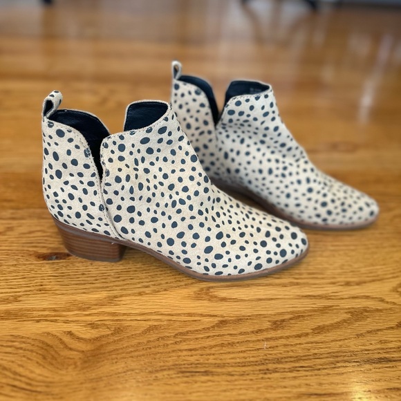 Dolce Vita Animal Print Bootie - Picture 2 of 7